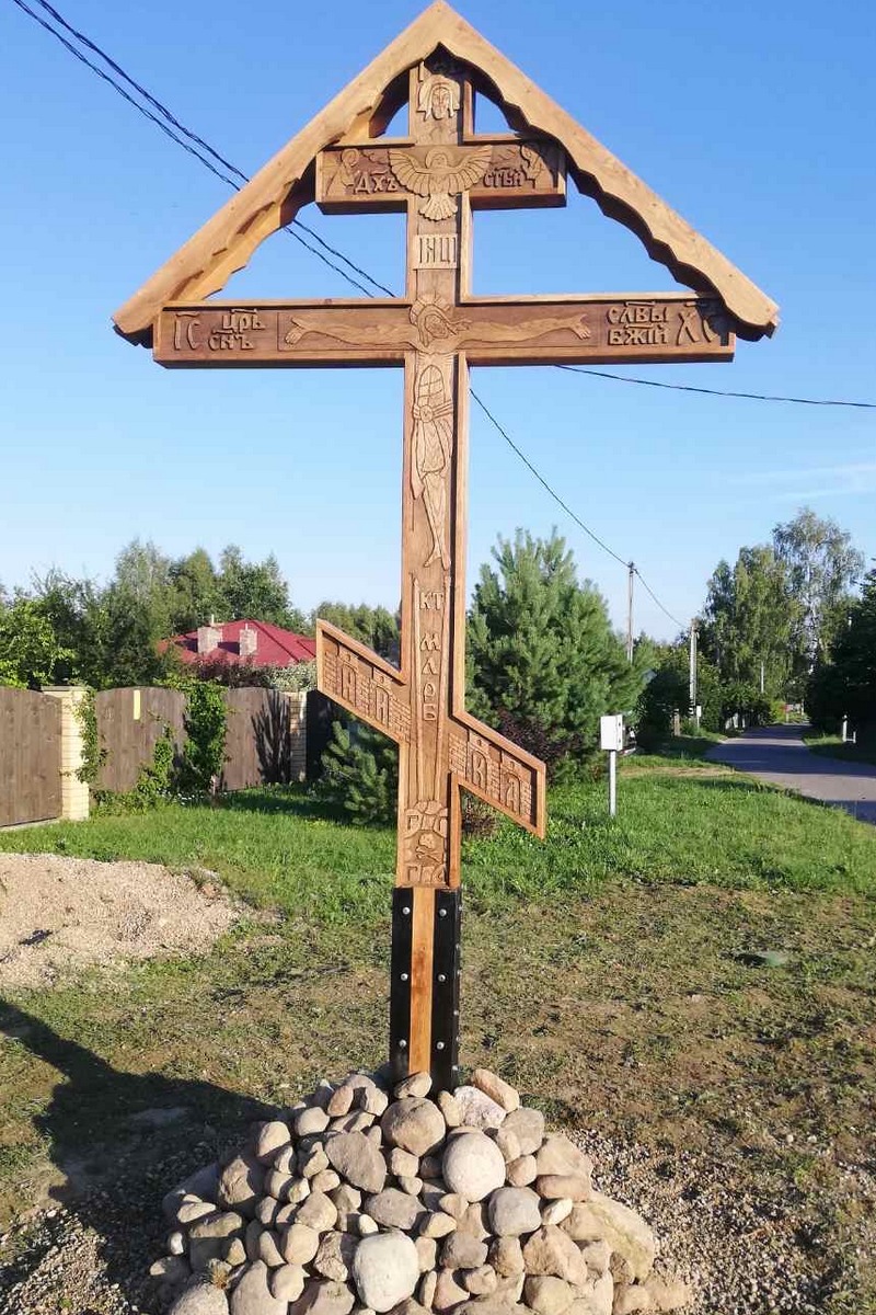 Дубовый поклонный крест. 111