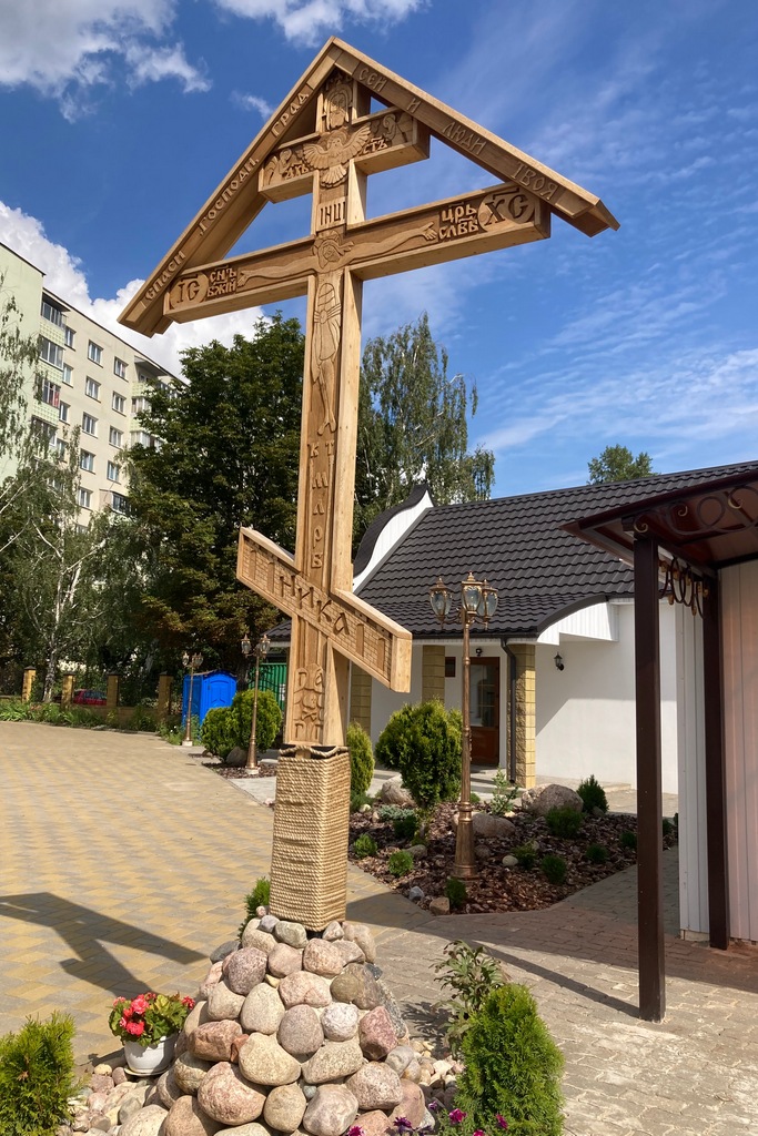 Крест поклонный из дерева 135