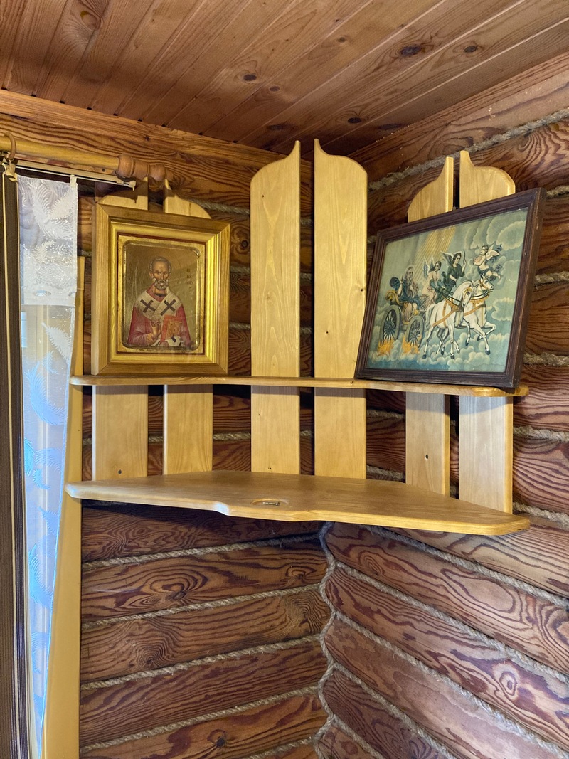  Полочка для икон.